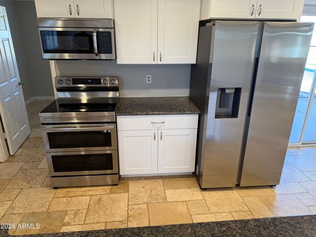 4818 W GRANDVIEW Road, Glendale, AZ 85306