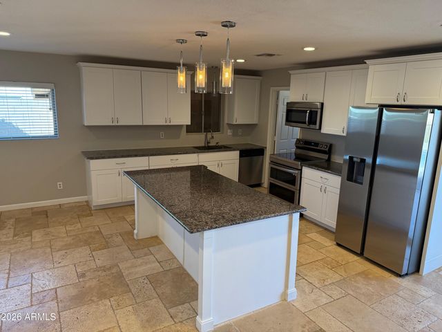 4818 W GRANDVIEW Road, Glendale, AZ 85306