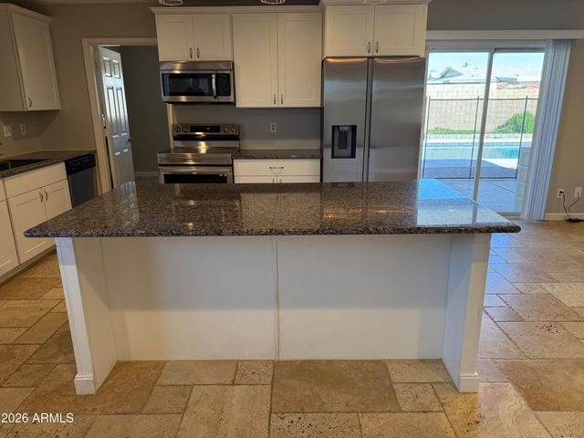 4818 W GRANDVIEW Road, Glendale, AZ 85306