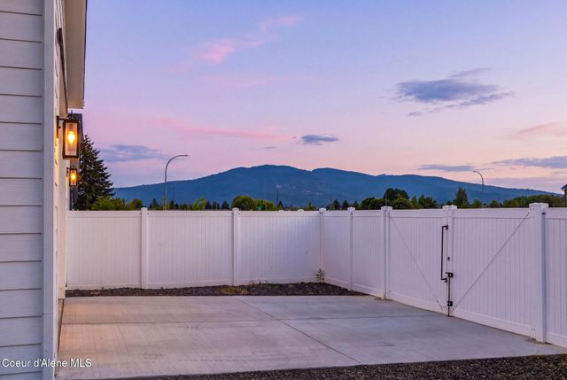 2881 N WRENLEY LN, Post Falls, ID 83854