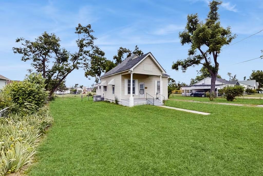 208 N 9th Street, Rogers, AR 72756