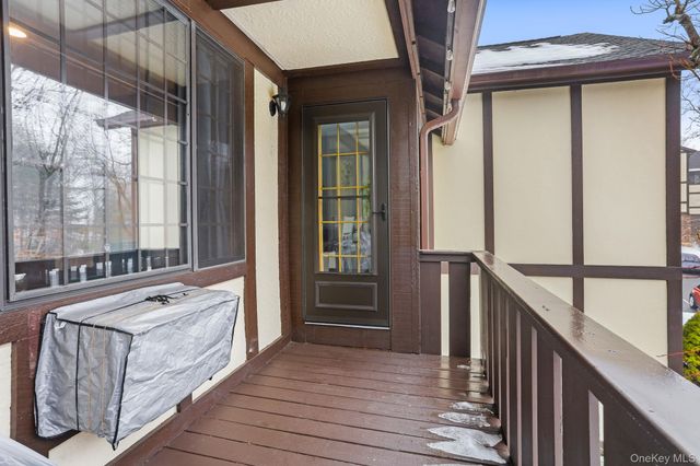 64 Foxwood Drive 8, Pleasantville, NY 10570