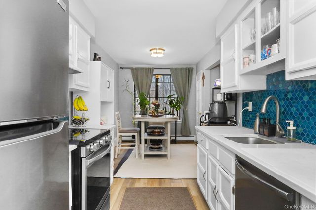 64 Foxwood Drive 8, Pleasantville, NY 10570