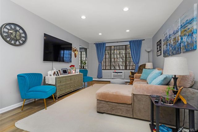 64 Foxwood Drive 8, Pleasantville, NY 10570