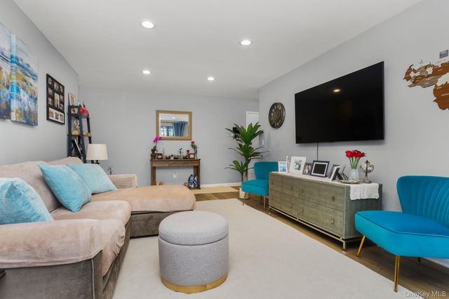 64 Foxwood Drive 8, Pleasantville, NY 10570