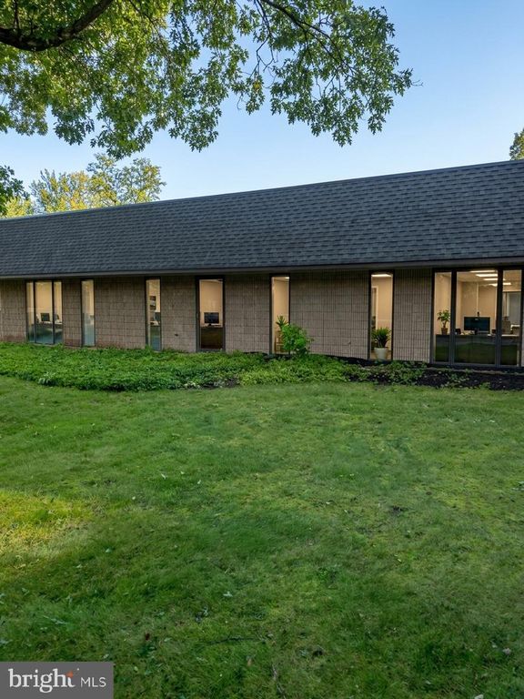 2211 WHITEHORSE MERCERVILLE RD, TRENTON, NJ 08619 — exterior