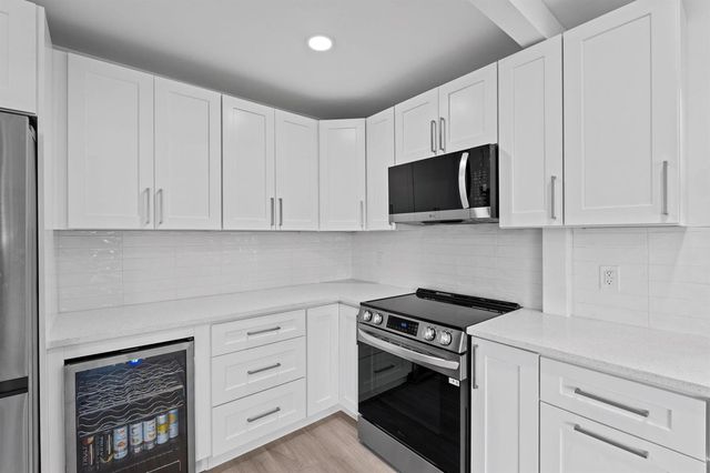 699 NE 40th Street, Oakland Park, FL 33334