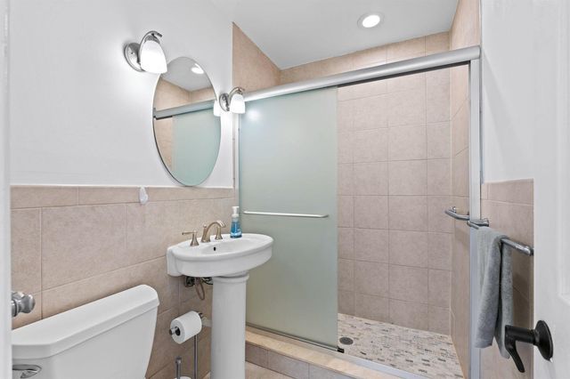 699 NE 40th Street, Oakland Park, FL 33334
