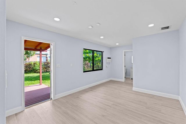 699 NE 40th Street, Oakland Park, FL 33334