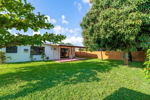 699 NE 40th Street, Oakland Park, FL 33334