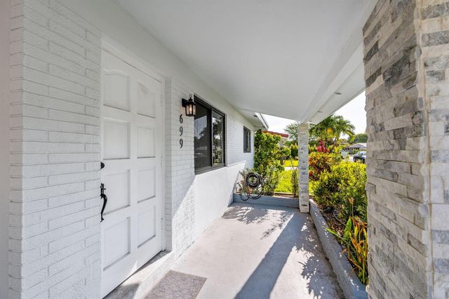 699 NE 40th Street, Oakland Park, FL 33334
