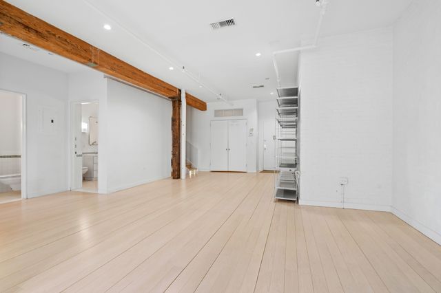140 Thompson St Apt 6B, New York City, NY 10012
