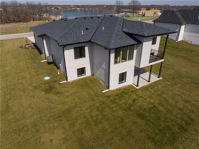 579 South Shore Drive, Lake Winnebago, MO 64034
