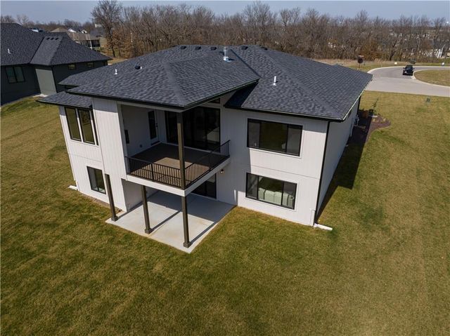 579 South Shore Drive, Lake Winnebago, MO 64034