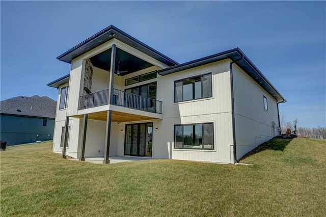 579 South Shore Drive, Lake Winnebago, MO 64034