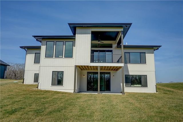 579 South Shore Drive, Lake Winnebago, MO 64034