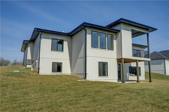 579 South Shore Drive, Lake Winnebago, MO 64034