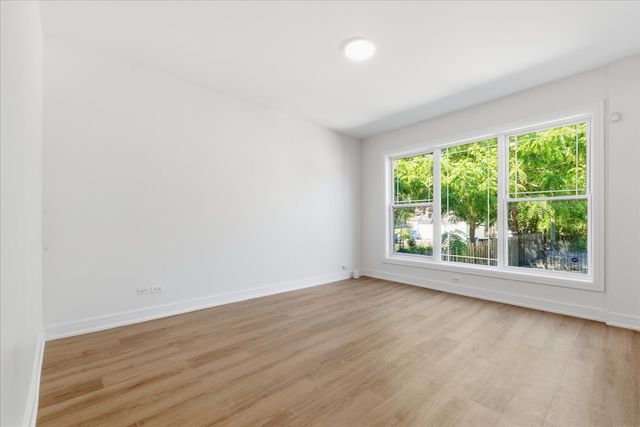 6506 S Saint Lawrence Avenue, Chicago, IL 60637
