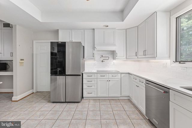 13801 HUNTING RUN DR, Fredericksburg, VA 22407