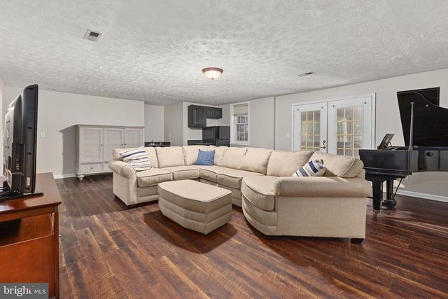 13801 HUNTING RUN DR, Fredericksburg, VA 22407