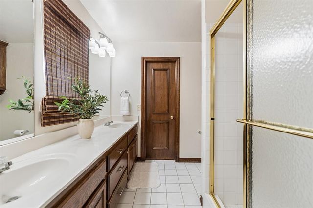 2404 Mission Ridge Drive, Edmond, OK 73025