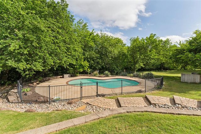 2404 Mission Ridge Drive, Edmond, OK 73025