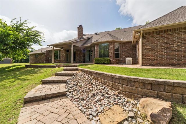 2404 Mission Ridge Drive, Edmond, OK 73025