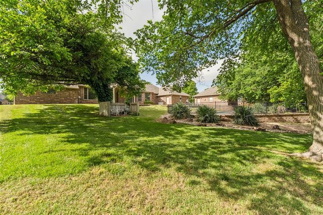 2404 Mission Ridge Drive, Edmond, OK 73025