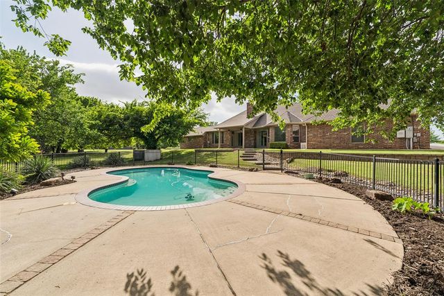 2404 Mission Ridge Drive, Edmond, OK 73025