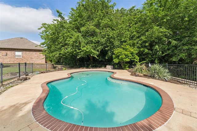 2404 Mission Ridge Drive, Edmond, OK 73025