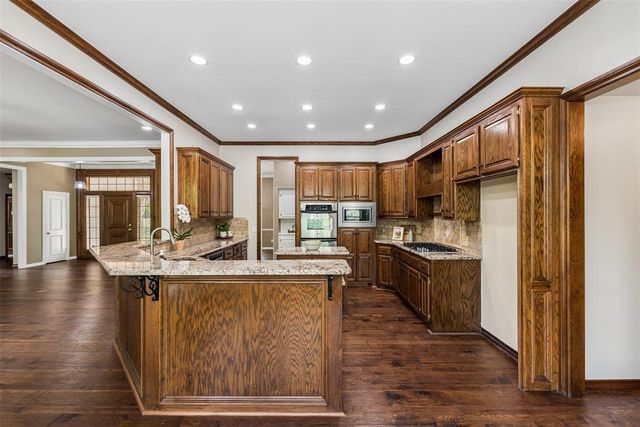 2404 Mission Ridge Drive, Edmond, OK 73025