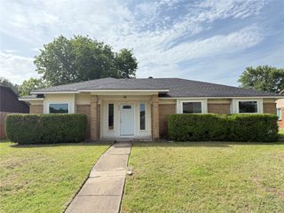 206 E Ridgegate Drive, Garland, TX 75040