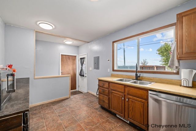 1122 W LEISHER RD, Cheyenne, WY 82007