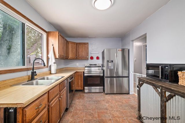1122 W LEISHER RD, Cheyenne, WY 82007