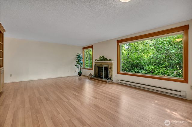 24913 11th Avenue S, Des Moines, WA 98198