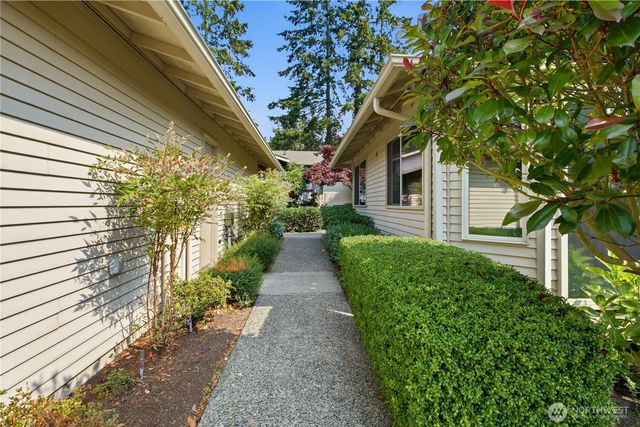 24913 11th Avenue S, Des Moines, WA 98198