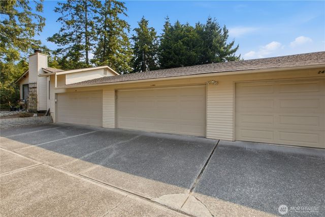 24913 11th Avenue S, Des Moines, WA 98198
