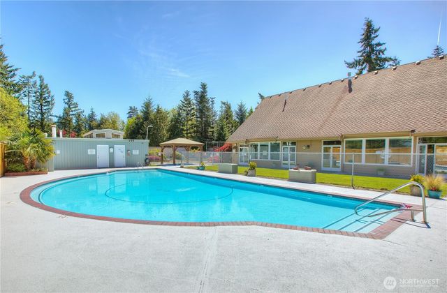 24913 11th Avenue S, Des Moines, WA 98198