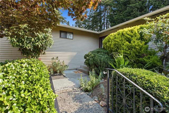 24913 11th Avenue S, Des Moines, WA 98198