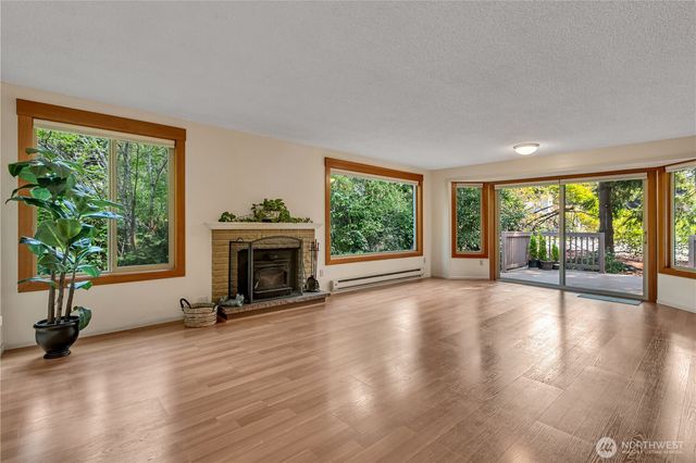24913 11th Avenue S, Des Moines, WA 98198