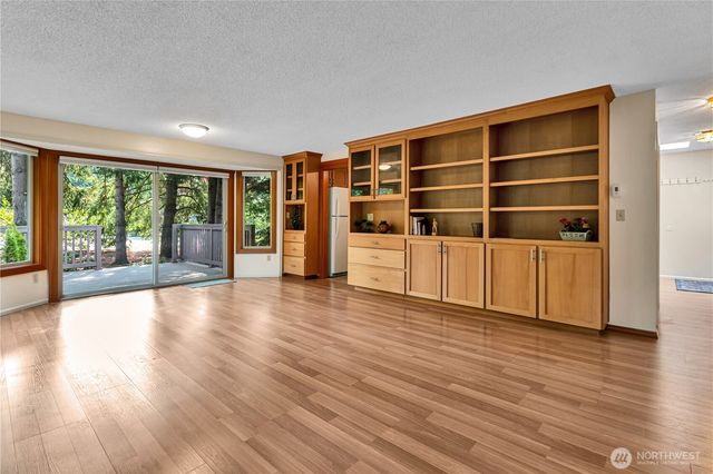 24913 11th Avenue S, Des Moines, WA 98198