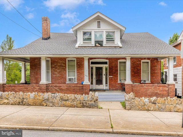 250 E E MAIN STREET, Waynesboro, PA 17268