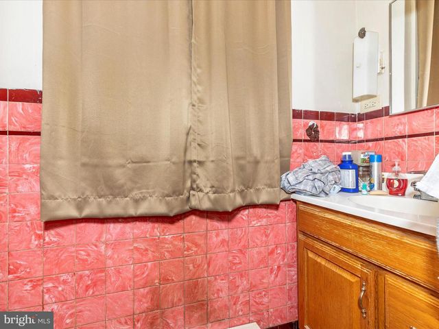 250 E E MAIN STREET, Waynesboro, PA 17268