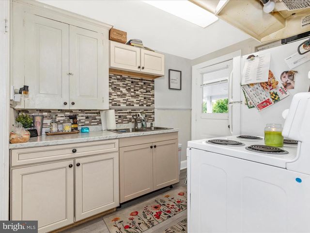 250 E E MAIN STREET, Waynesboro, PA 17268