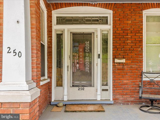 250 E E MAIN STREET, Waynesboro, PA 17268