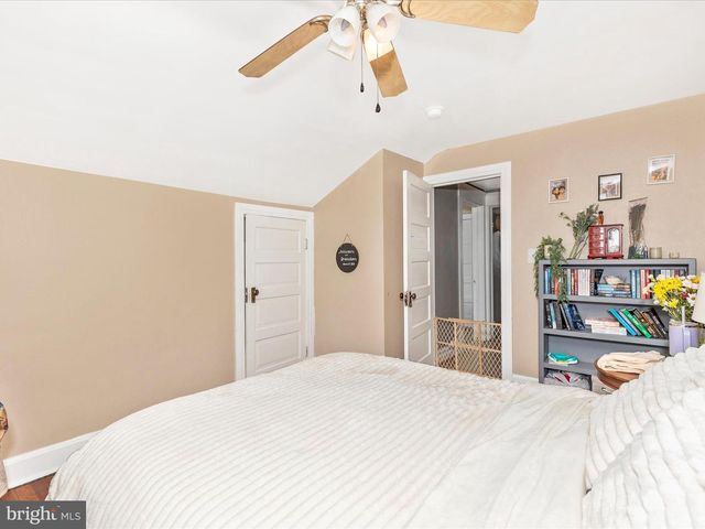 250 E E MAIN STREET, Waynesboro, PA 17268
