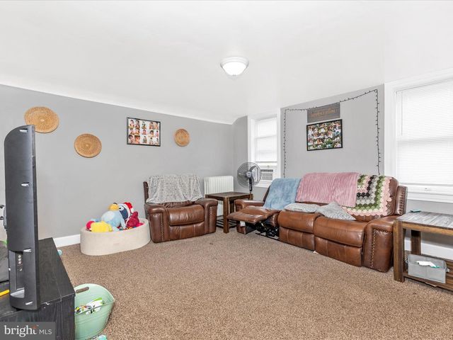 250 E E MAIN STREET, Waynesboro, PA 17268