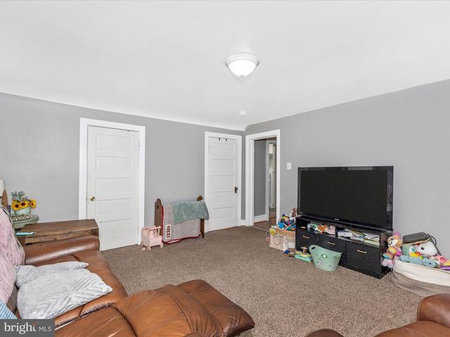 250 E E MAIN STREET, Waynesboro, PA 17268