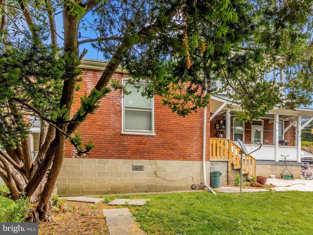 250 E E MAIN STREET, Waynesboro, PA 17268