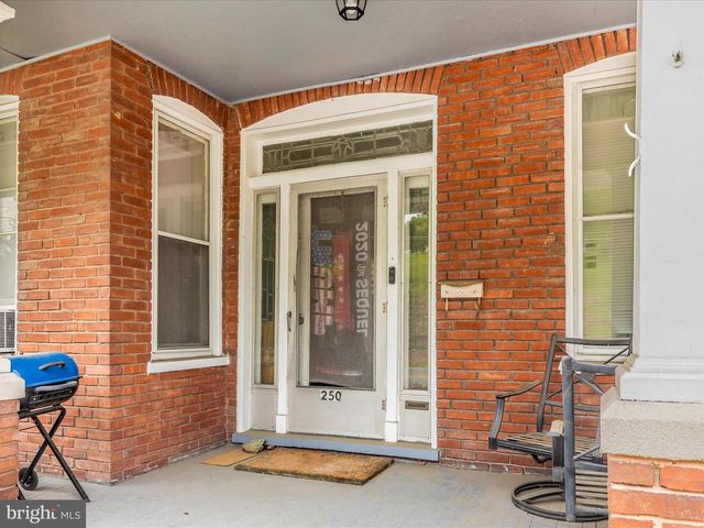 250 E E MAIN STREET, Waynesboro, PA 17268